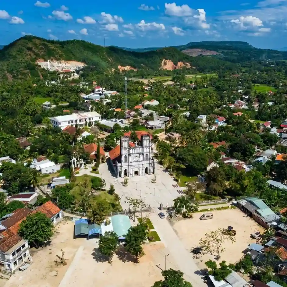 Lịch trình Cánh Bắc Phú Yên 1 ngày: Khám phá Gành Đá Đĩa - Nhà thờ Mằng Lăng