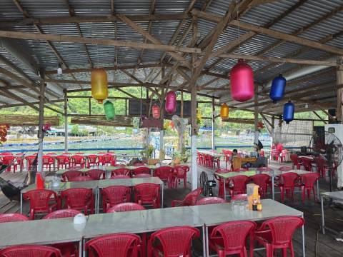 Nhà Hàng Nổi Hải Sản Tươi Sống Thành Ngọc