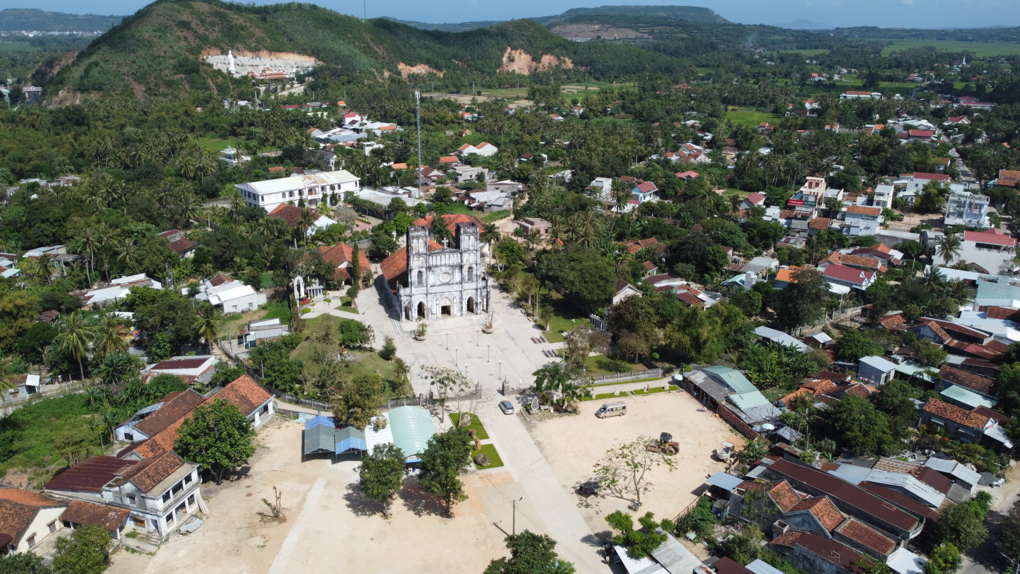 Nhà Thờ Mằng Lăng
